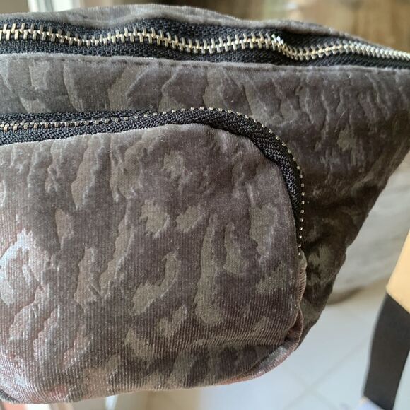 Steve Madden Belt Bag - Picture 10 of 10